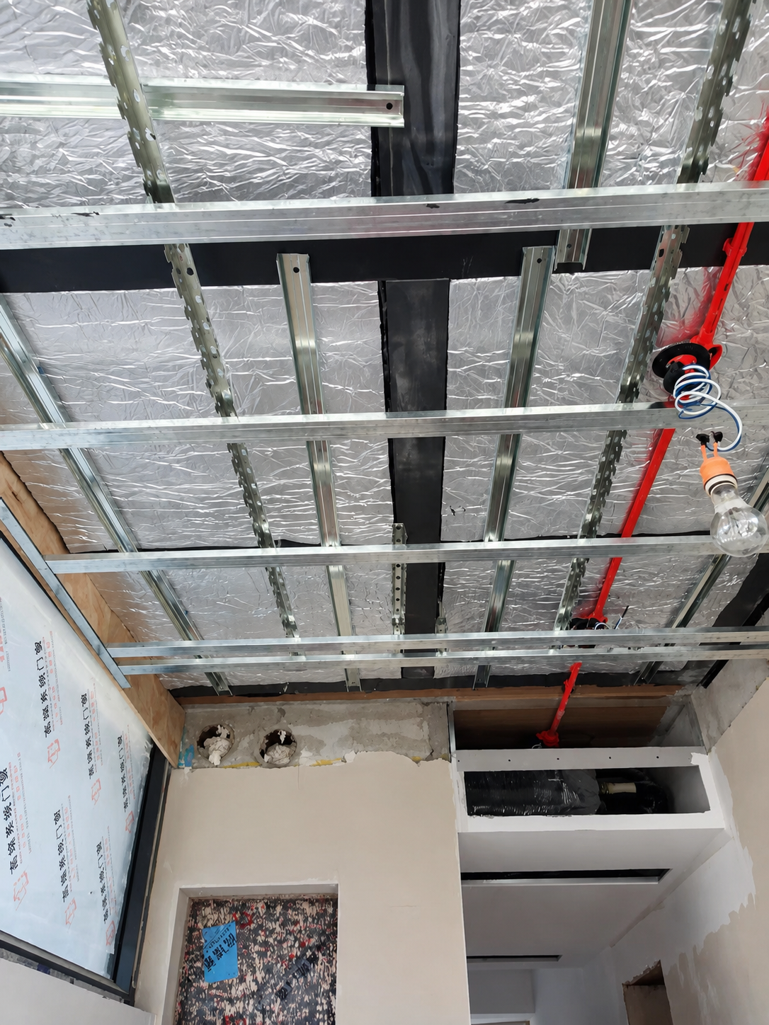 Ceiling and service zones