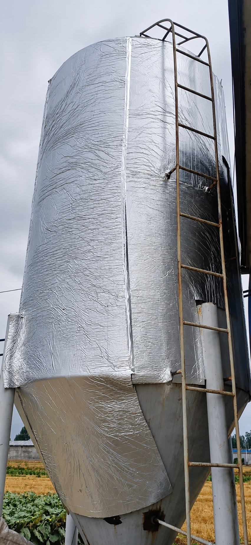 Tank and equipment insulation